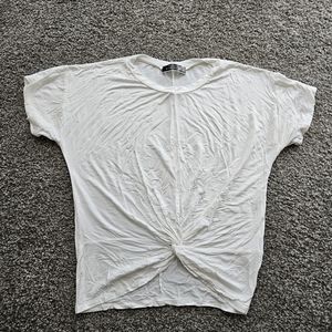 Blue blush twist hem ss white top, medium